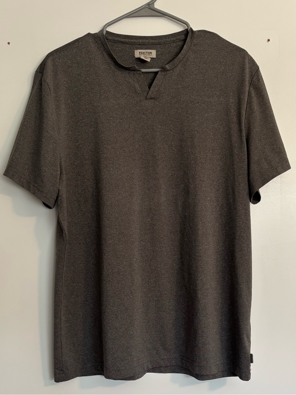 Reaction Kenneth Cole Casual V Neck T-Shirt Charcoal Gray Large Short Sleeve Tee